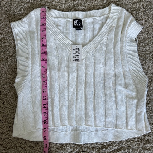 Urban Outfitters Oversized Cropped Sleeveless Sweater Top NWT - Picture 6 of 7